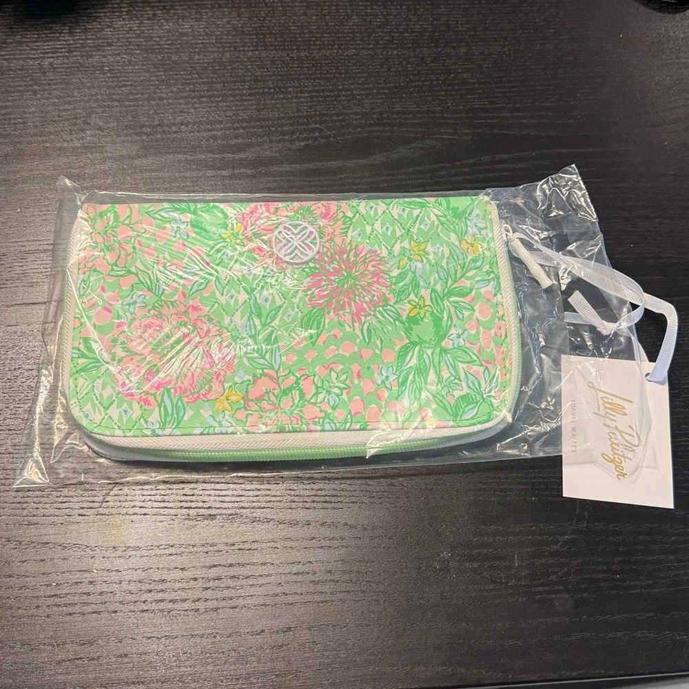 NWT Lilly Pulitzer Passport Travel Wallet in Fauna Green Lime Feeling Good - Picture 3 of 6